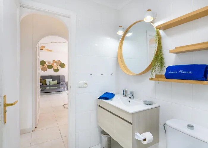 Puerto Chico C 公寓